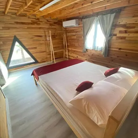 빌라 Karatuerkmen Wooden *